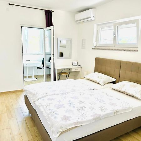 Apartmani Marco,Lukas,Patrick,David,Blizu Centra I Mora Sa Free Privatnim Parkingom بولا المظهر الخارجي الصورة