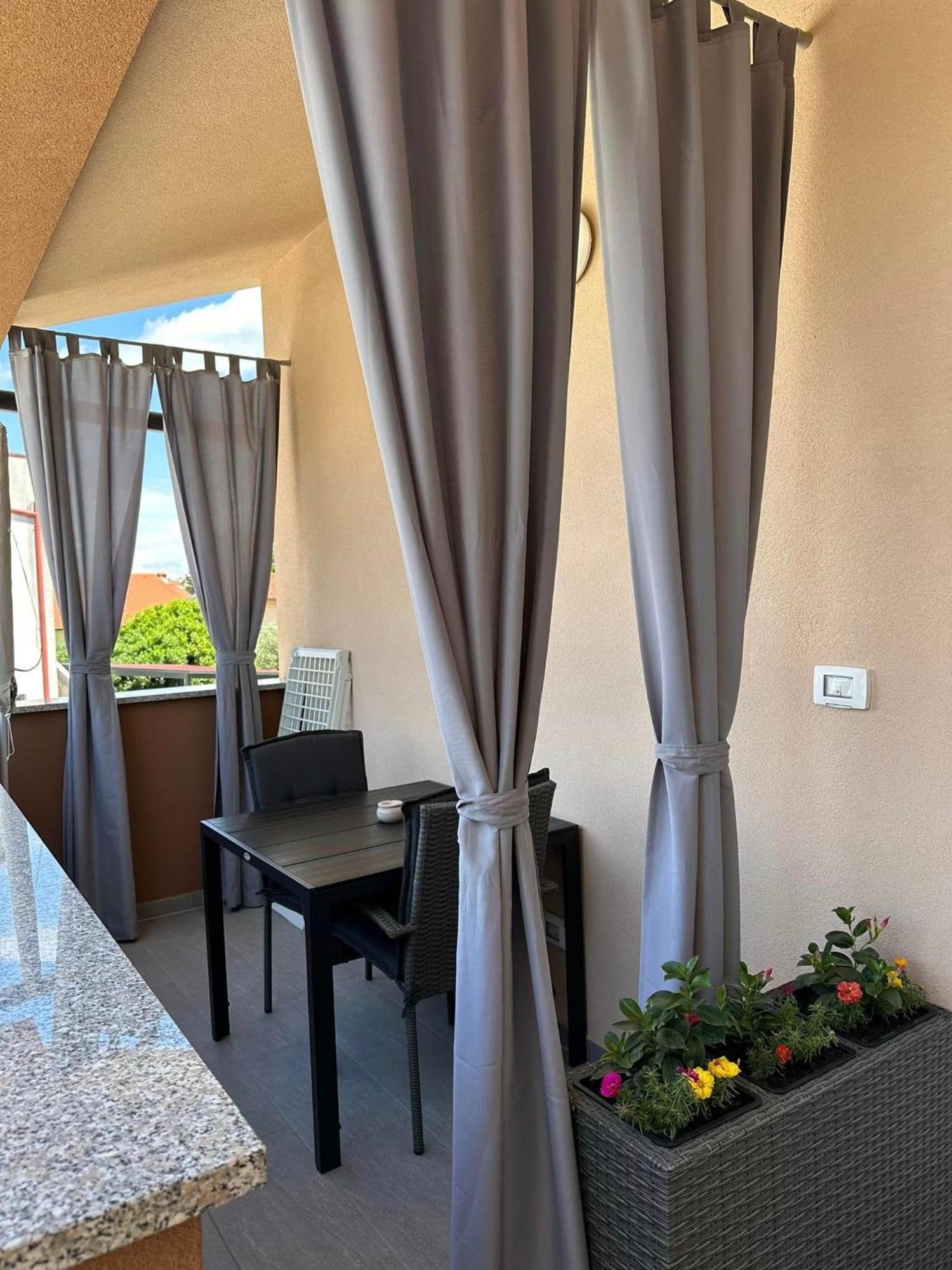 Apartmani Marco,Lukas,Patrick,David,Blizu Centra I Mora Sa Free Privatnim Parkingom بولا المظهر الخارجي الصورة